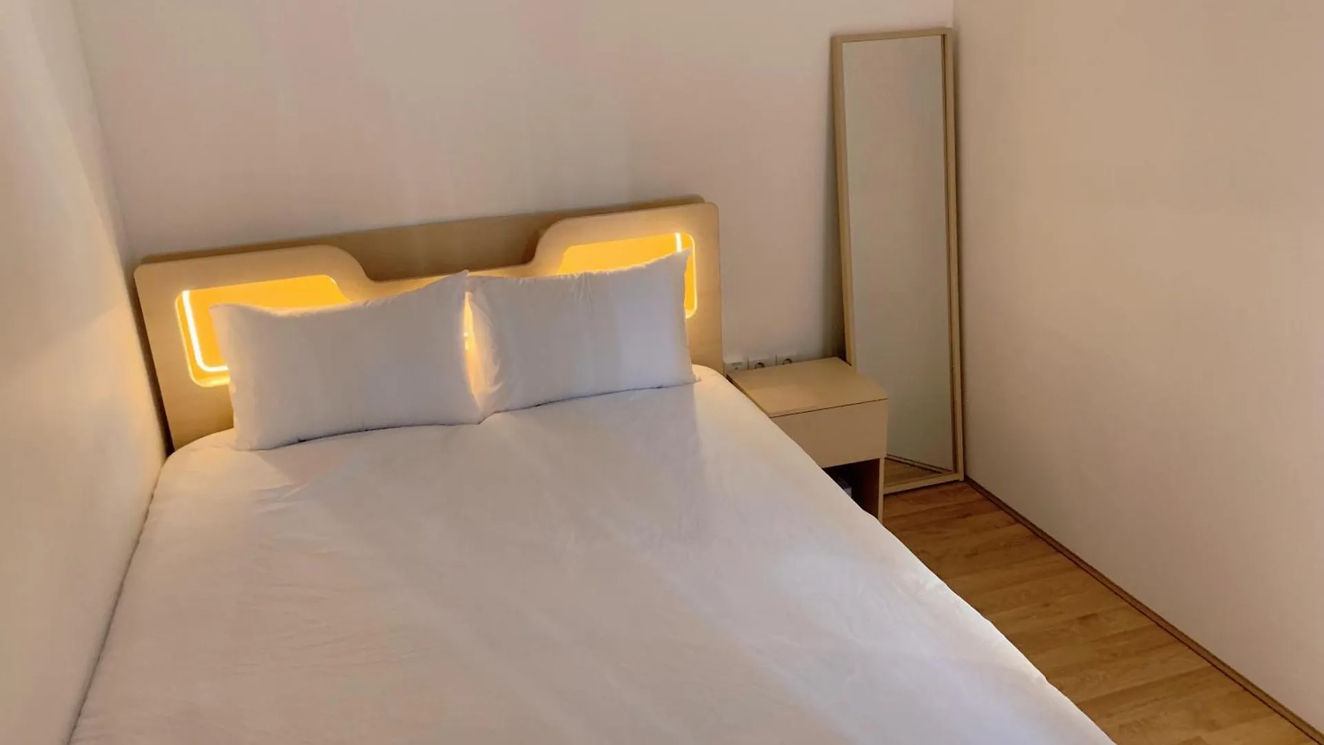 Mangwon Hangang Park House 3 Rooms Or One Room Seoul Villa